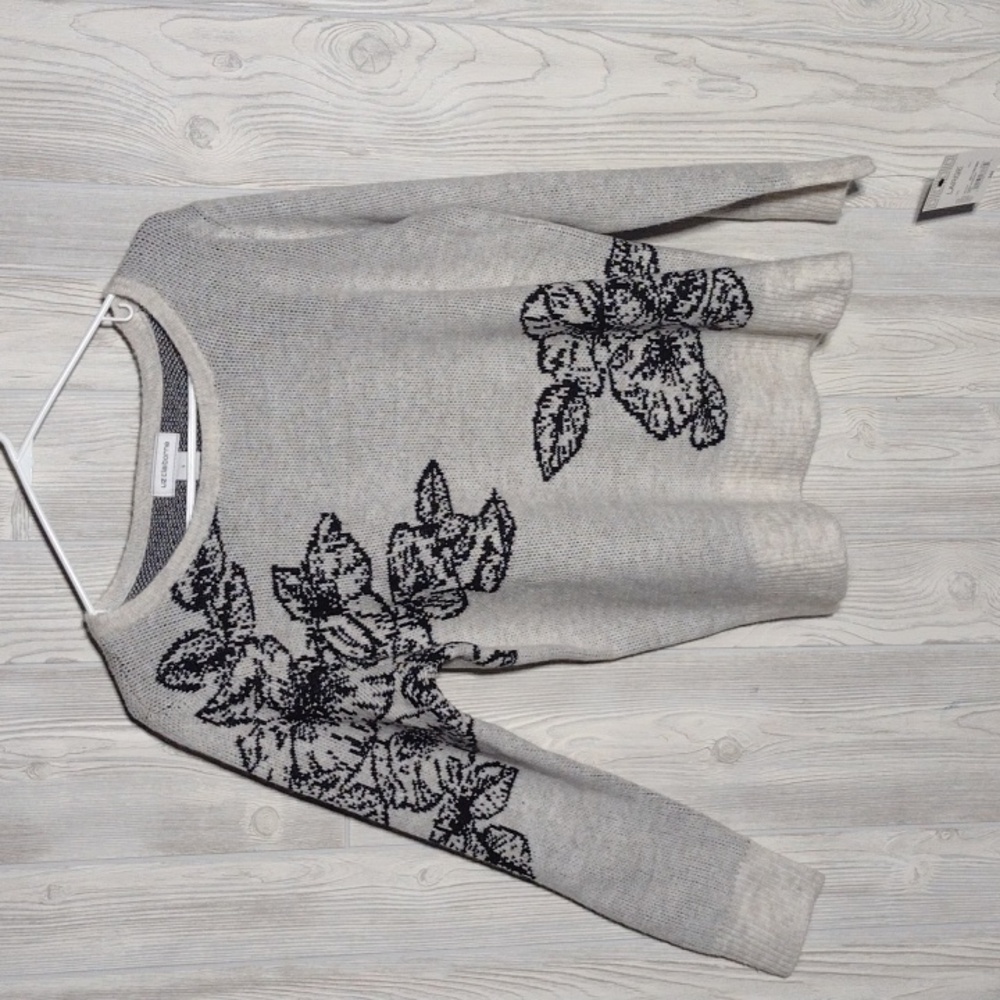 NWT Gorgeous Floral Knit Sweater